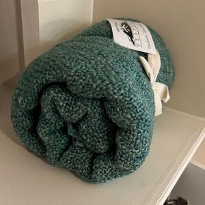 White Mountain Teal Green Knit Throw Blanket